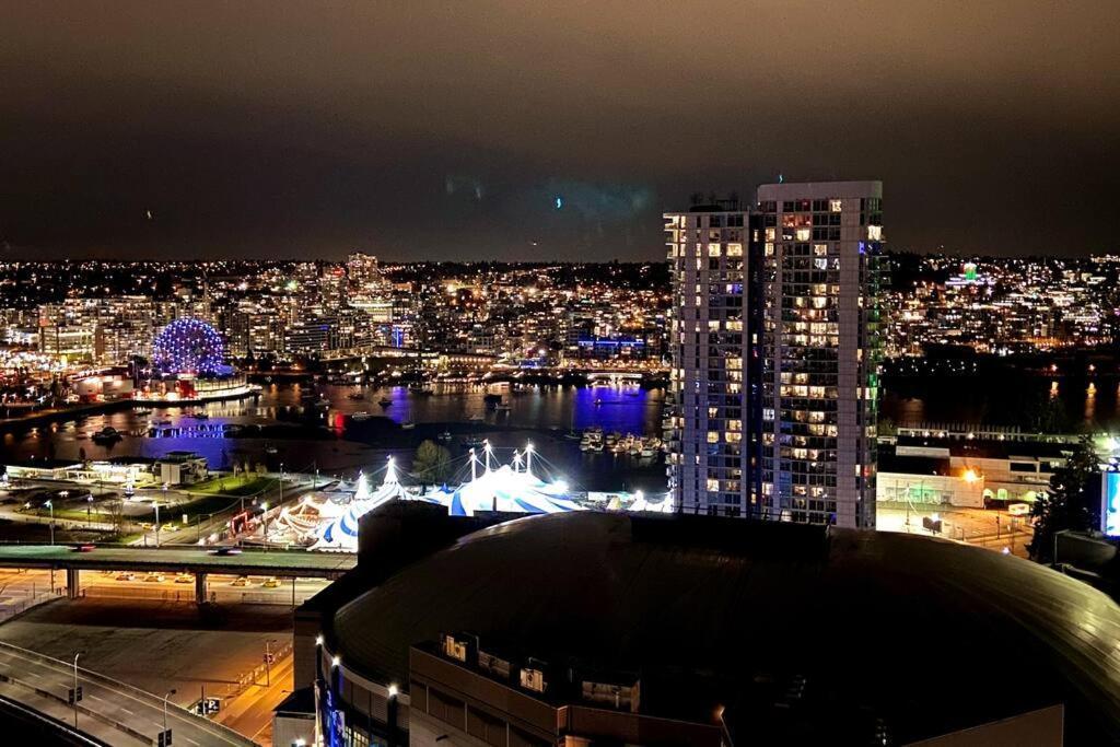 Downtown 3Br/2Ba+Views+Skytrain+Free Parking Apartment Vancouver Luaran gambar