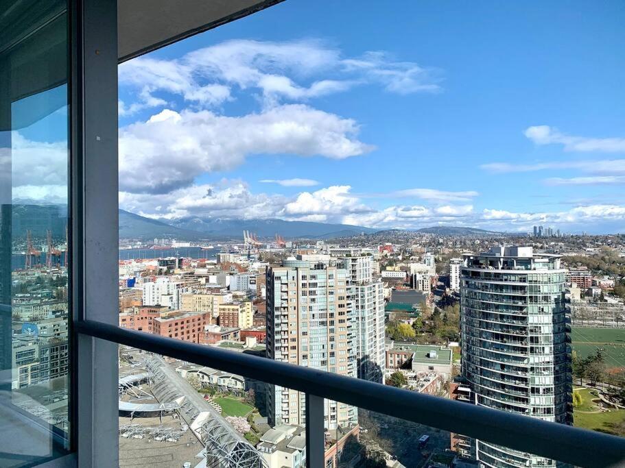 Downtown 3Br/2Ba+Views+Skytrain+Free Parking Apartment Vancouver Luaran gambar