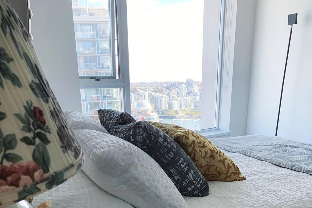 Downtown 3Br/2Ba+Views+Skytrain+Free Parking Apartment Vancouver Luaran gambar