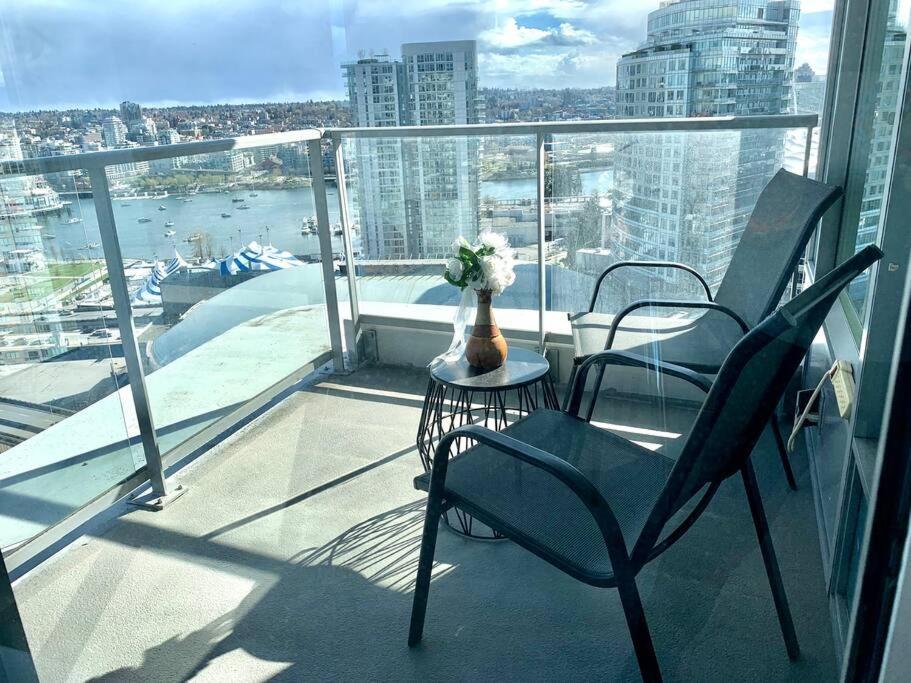 Downtown 3Br/2Ba+Views+Skytrain+Free Parking Apartment Vancouver Luaran gambar