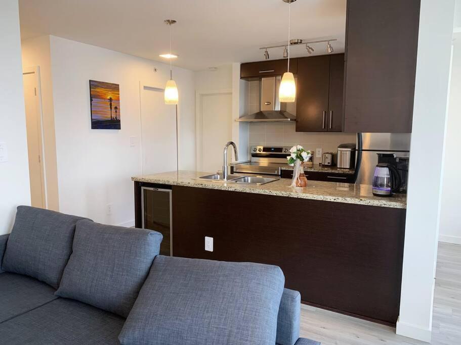 Downtown 3Br/2Ba+Views+Skytrain+Free Parking Apartment Vancouver Luaran gambar